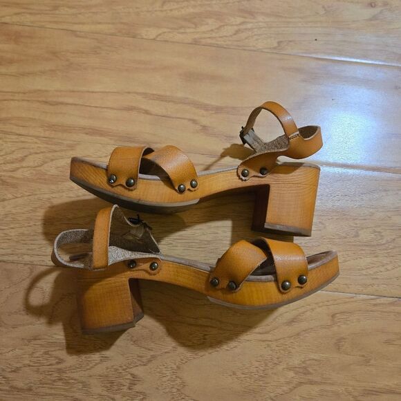 MIA Brown Heels Size 7.5 - Picture 2 of 6